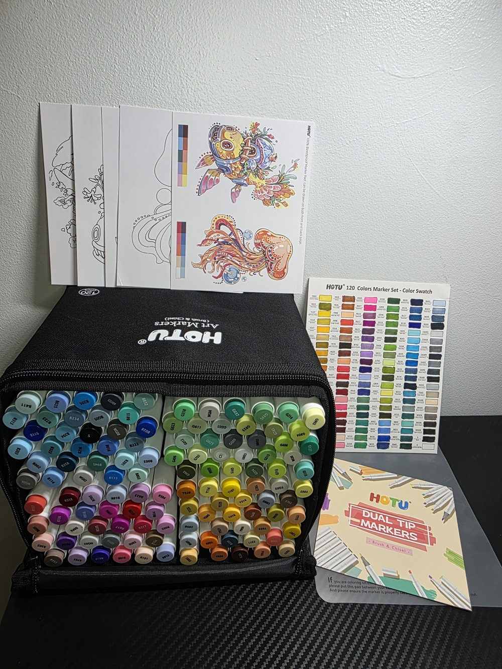 HOTU Dual Tip Marker Set with Carrying Case - Multicolor
